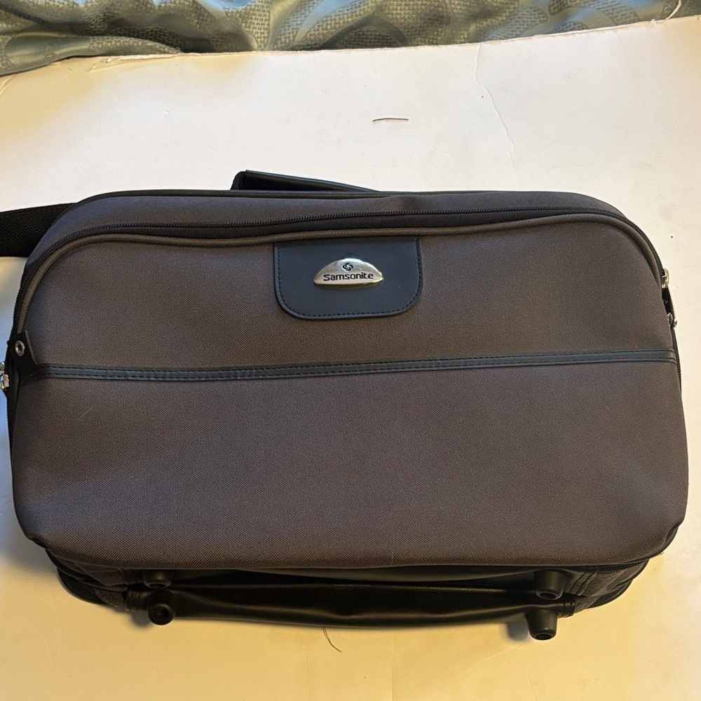 SAMSONITE GREY BLACK OVERNITE CARRY-ON BAG PERFECT TRAVEL BAG MANY COMPARTMENTS